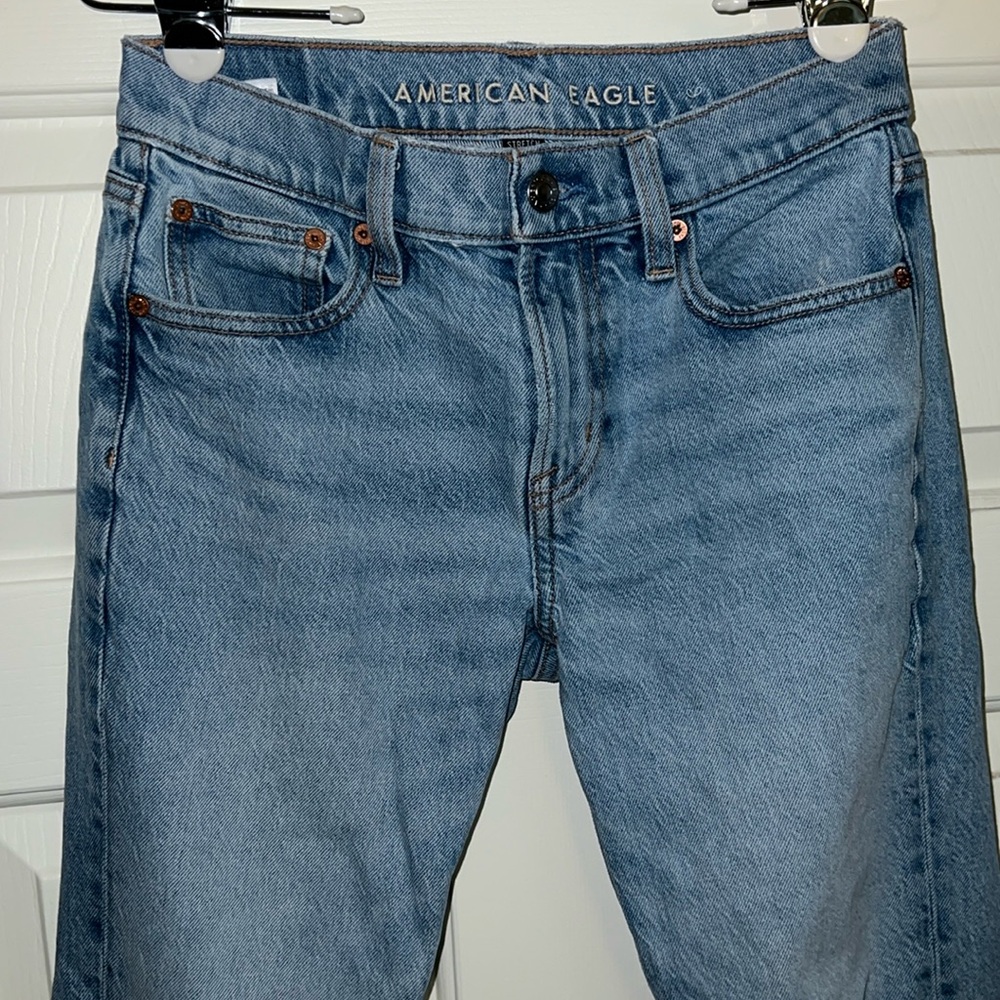 American Eagle distressed denim. Size 0.